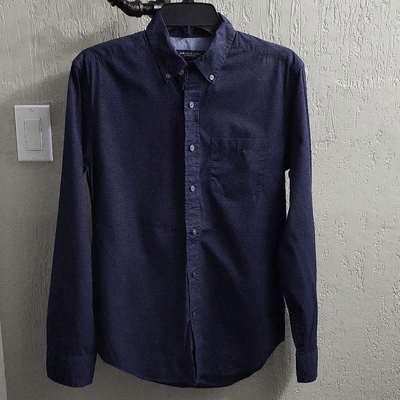 American Eagle Prep Fit Navy Dot Button Down Shirt - Picture 2 of 8